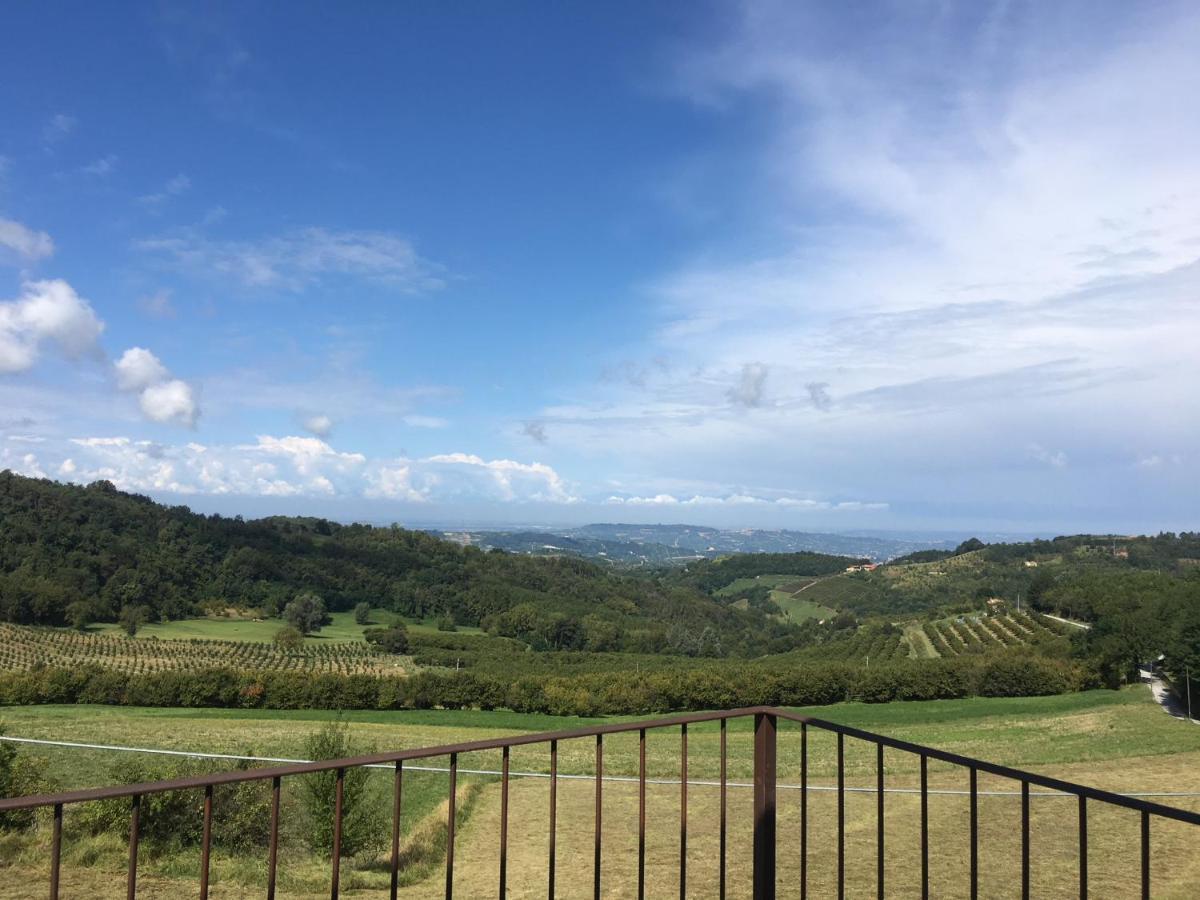 Bed and Breakfast La Luce Delle Colline Serravalle delle Langhe Екстер'єр фото