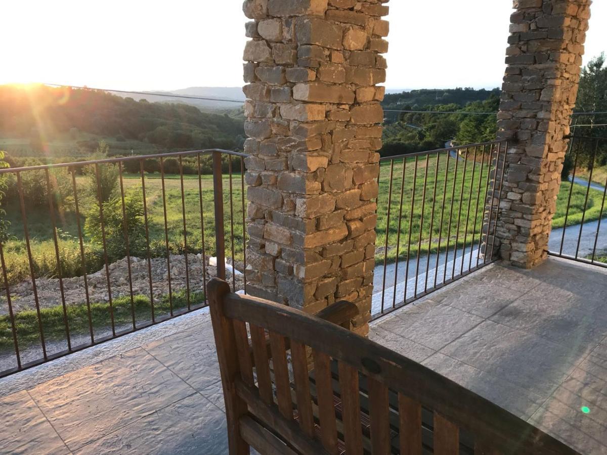 Bed and Breakfast La Luce Delle Colline Serravalle delle Langhe Екстер'єр фото