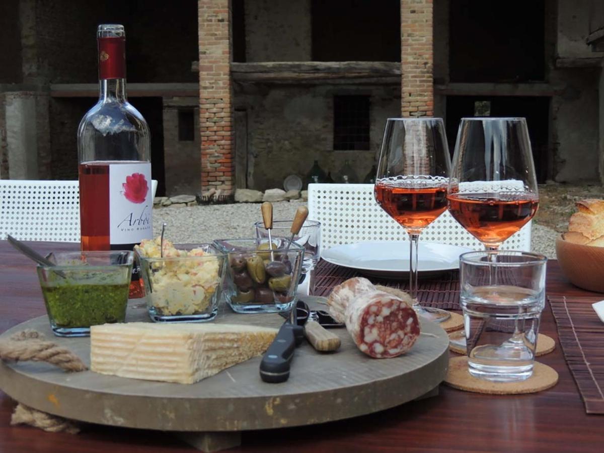 Bed and Breakfast La Luce Delle Colline Serravalle delle Langhe Екстер'єр фото
