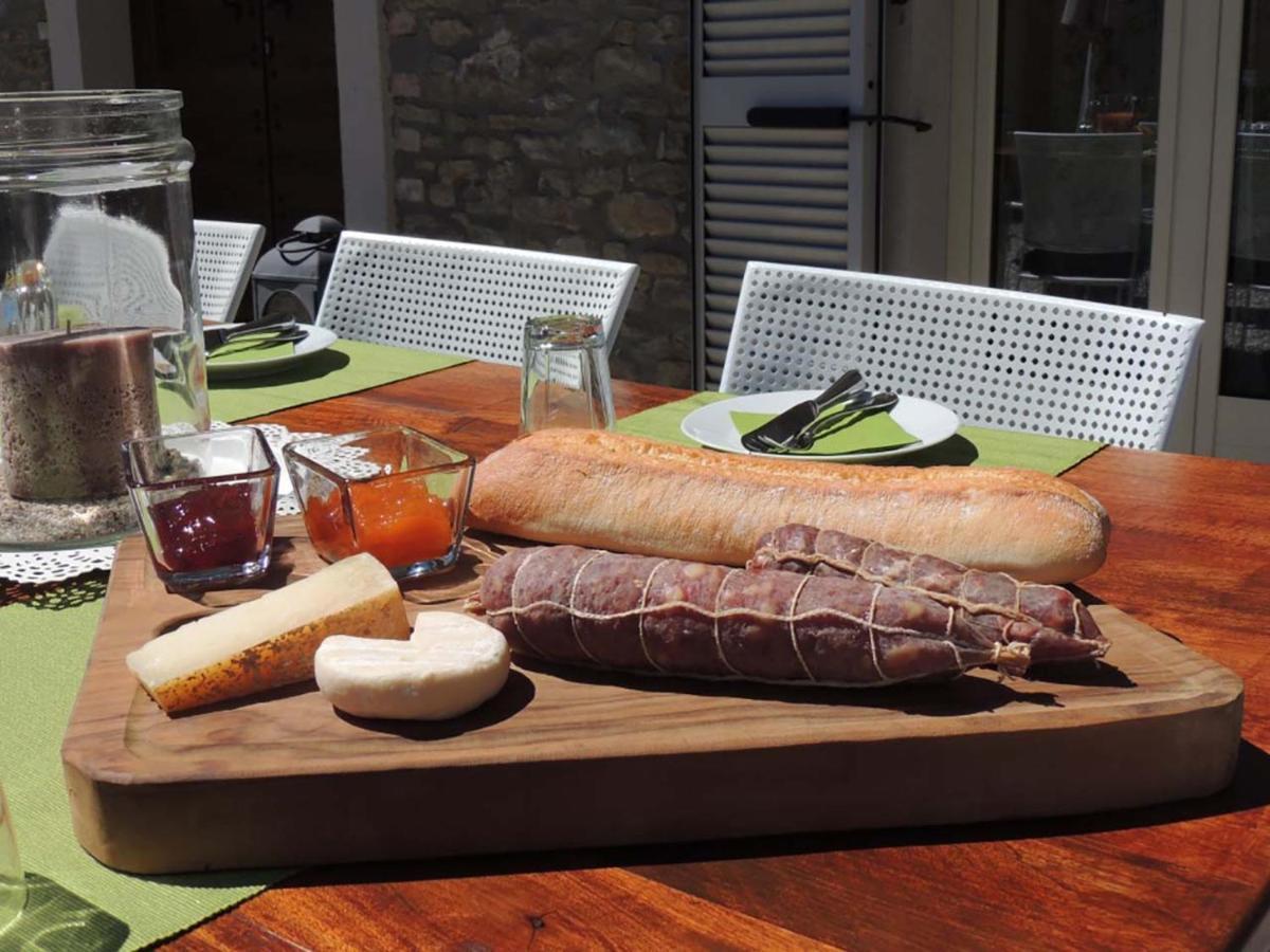 Bed and Breakfast La Luce Delle Colline Serravalle delle Langhe Екстер'єр фото