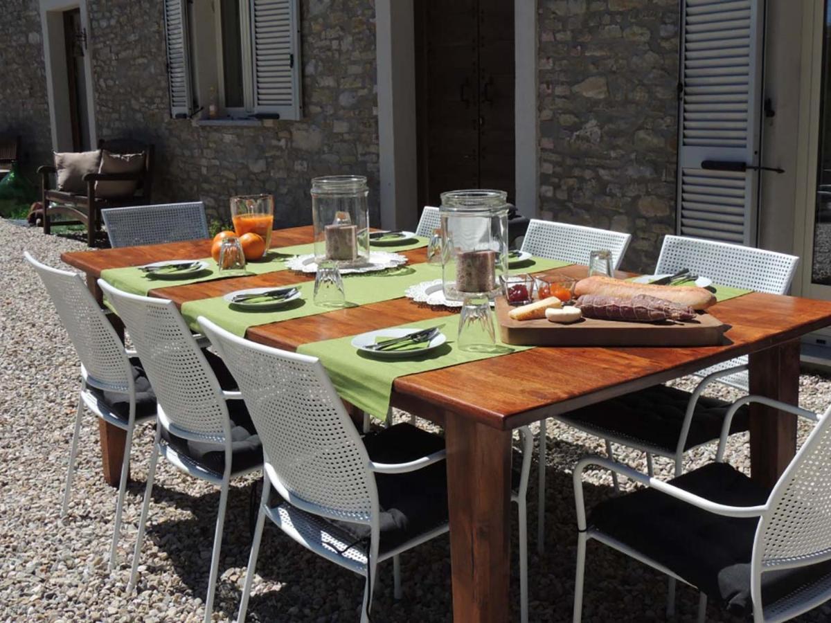 Bed and Breakfast La Luce Delle Colline Serravalle delle Langhe Екстер'єр фото