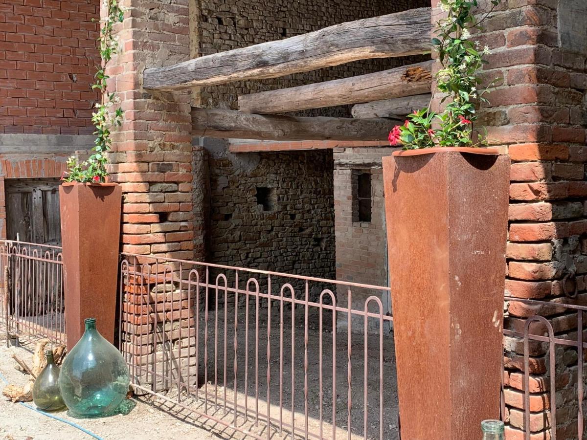 Bed and Breakfast La Luce Delle Colline Serravalle delle Langhe Екстер'єр фото