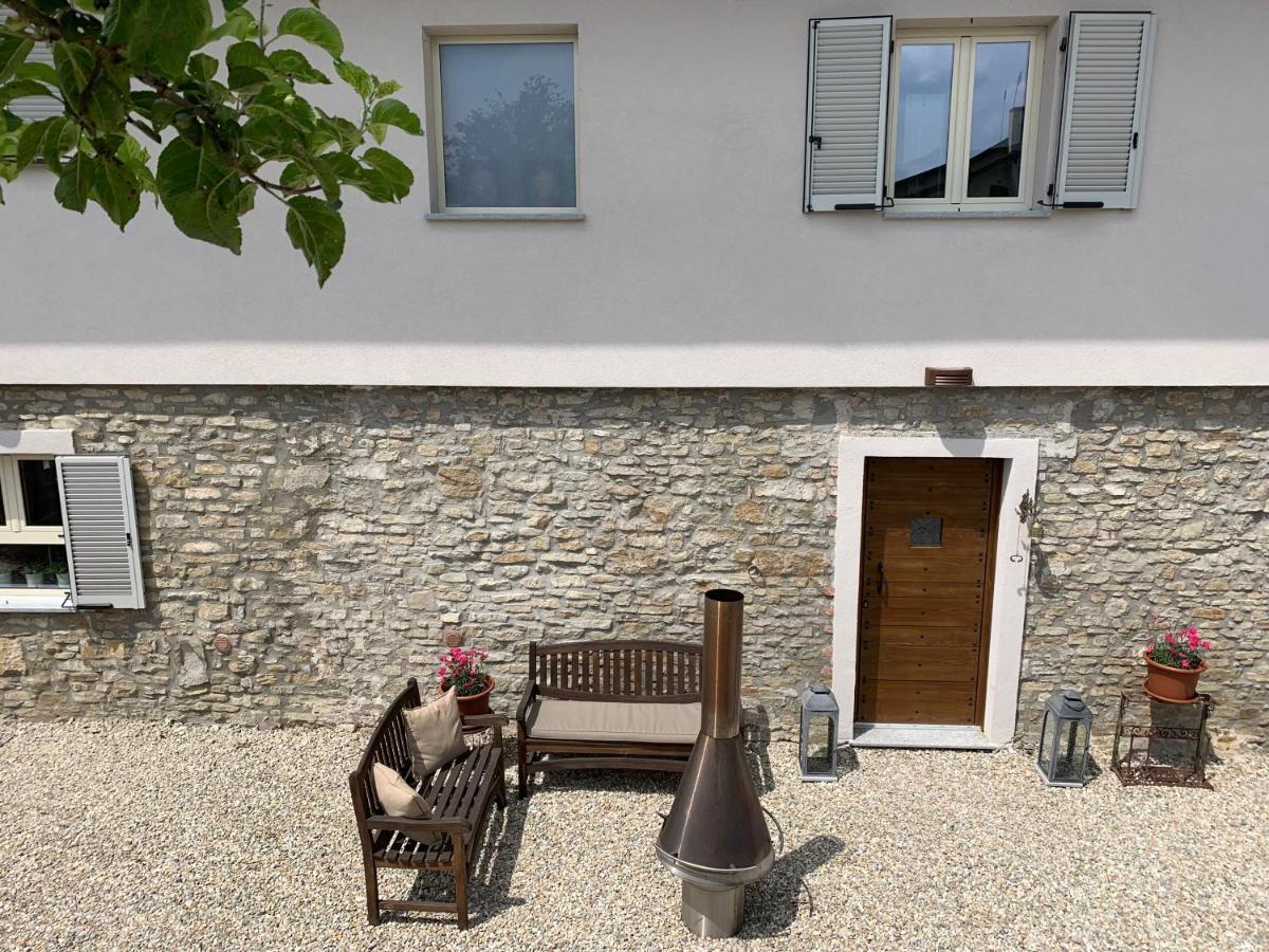 Bed and Breakfast La Luce Delle Colline Serravalle delle Langhe Екстер'єр фото