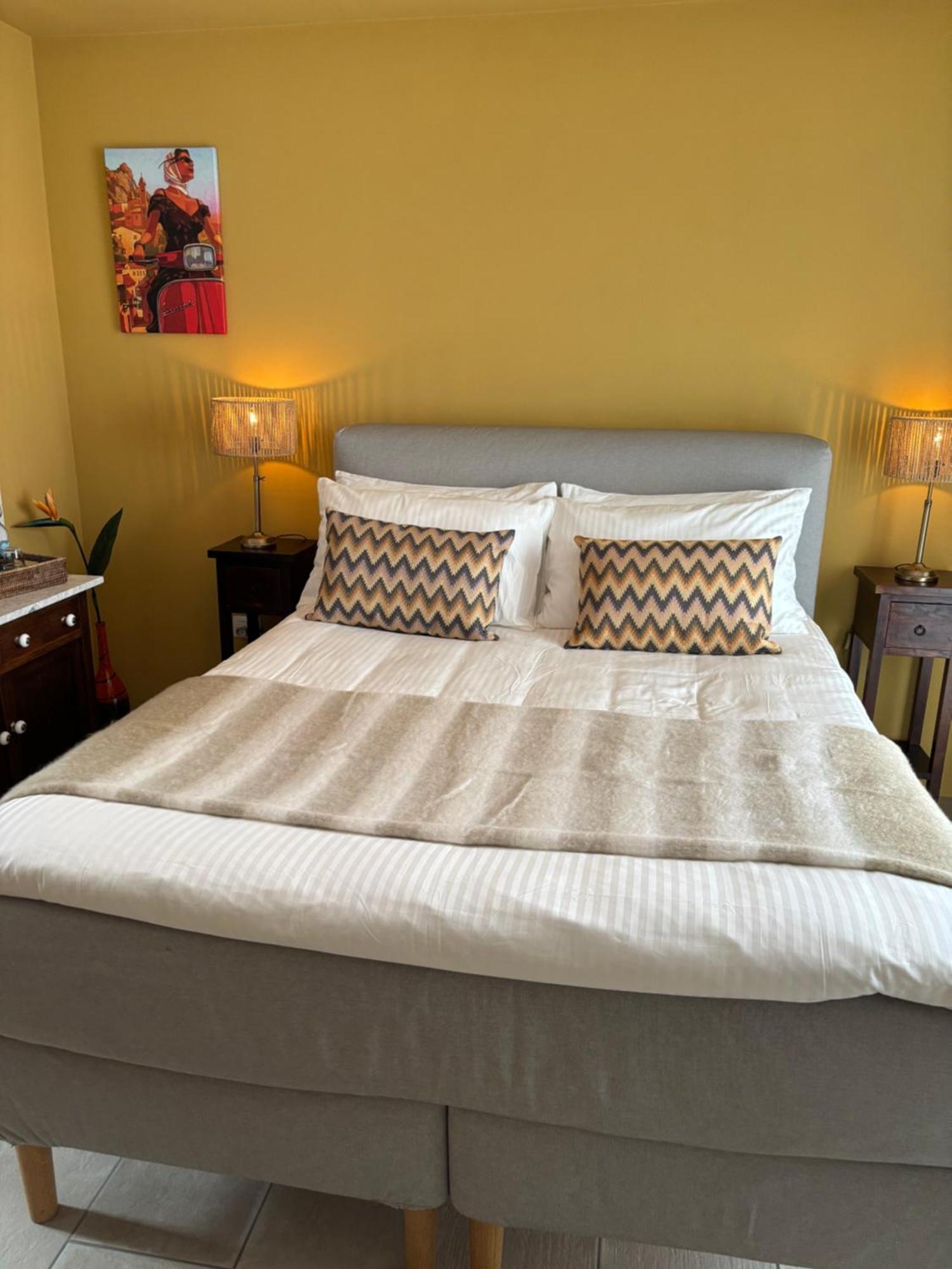 Bed and Breakfast La Luce Delle Colline Serravalle delle Langhe Екстер'єр фото