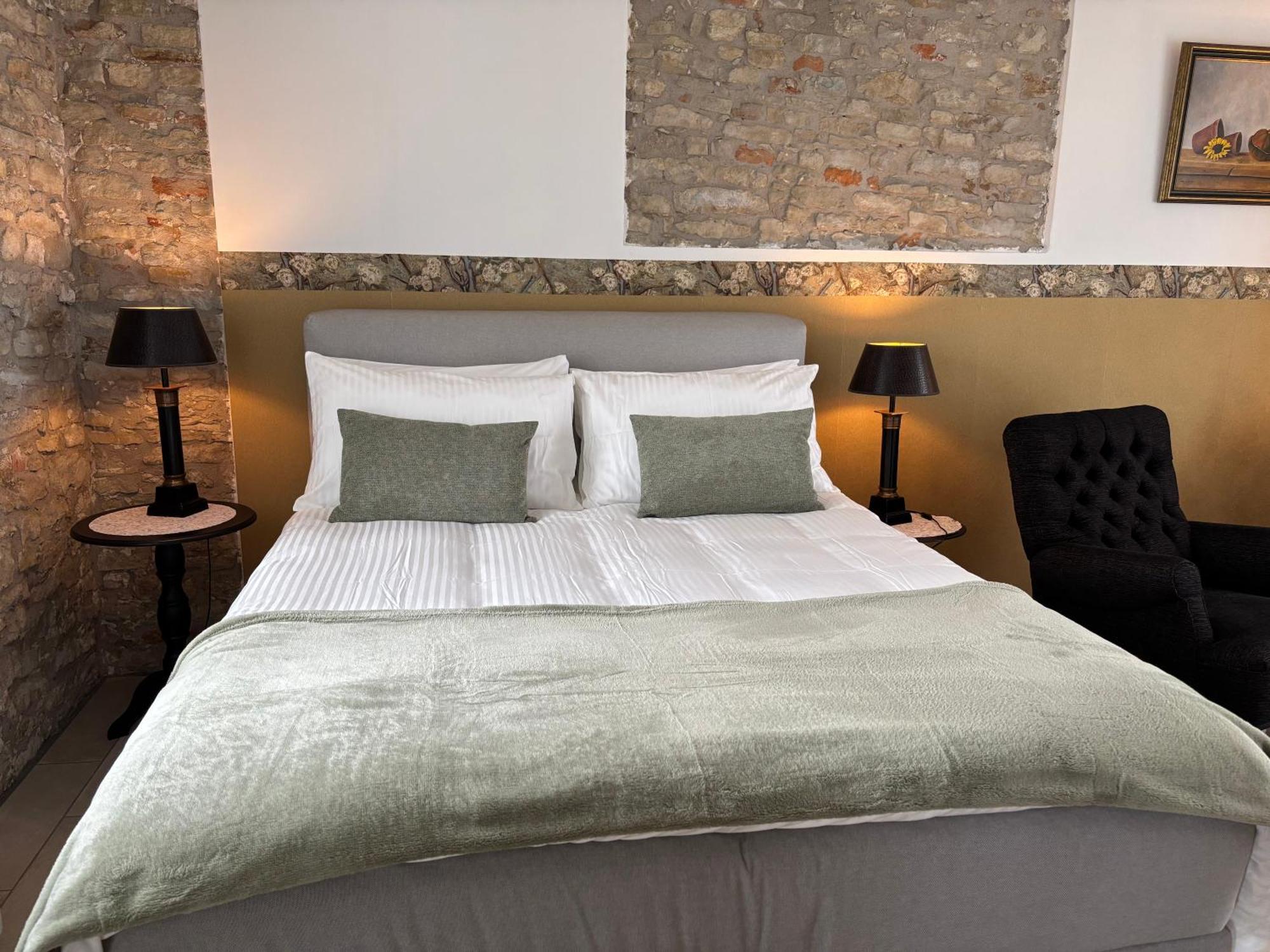 Bed and Breakfast La Luce Delle Colline Serravalle delle Langhe Екстер'єр фото